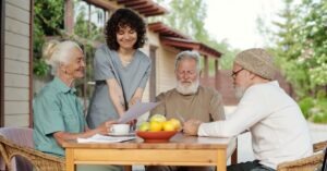 seniors eating in independent senior living